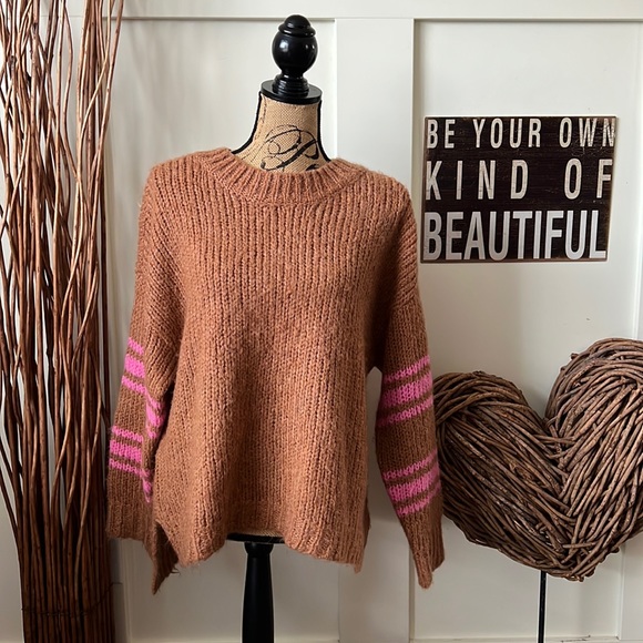 aerie Sweaters - Aerie Oversized Camel and Pink Bulky Knit Hi Low Sweater